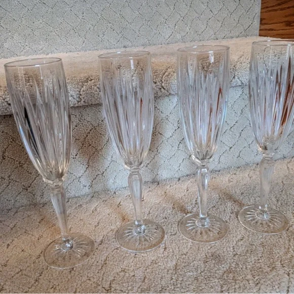 Cristal d'Arques J.G. Durand Champagne Flutes ~ Set of 4 ~ NIB - Picture 2 of 8